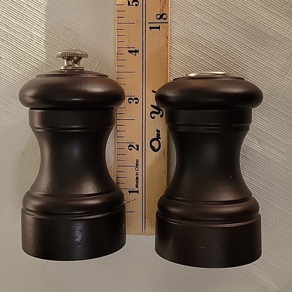 Peugeot Compact Pepper Mill and Salt Shaker Set  BinY - Picture 6 of 8